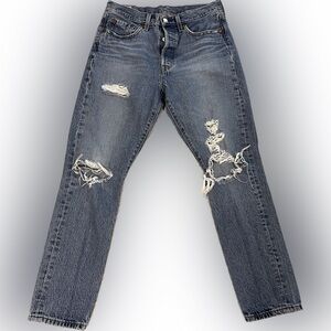 Women LEVI’s 501 skinny distressed jeans